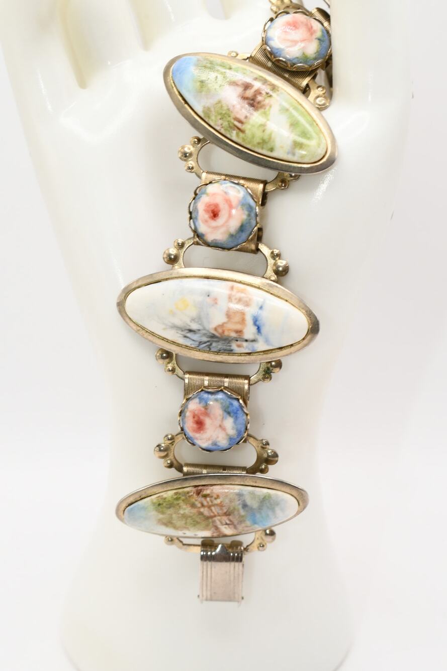 Vintage Porcelain Scenic Bookchain Bracelet Gold Tone 7.5 Inch